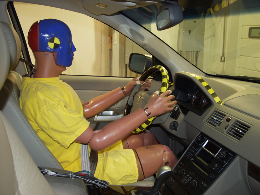 2003 VOLVO XC90 crash-test photo