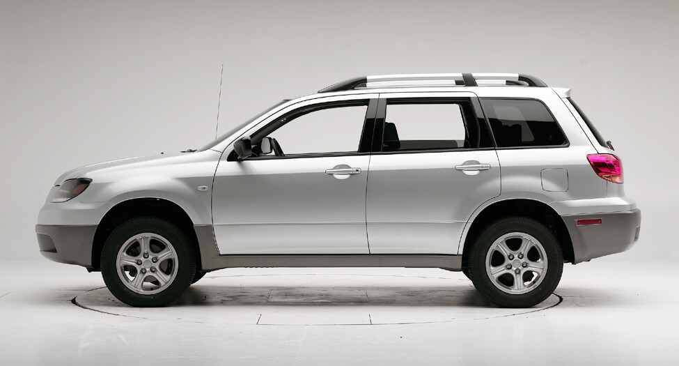2003 MITSUBISHI OUTLANDER crash-test photo
