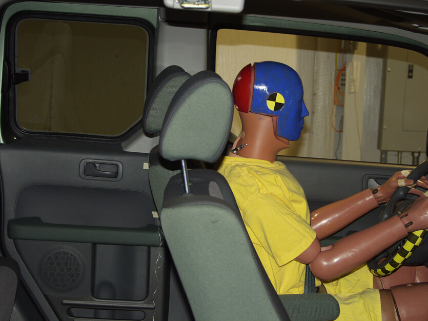 2003 HONDA ELEMENT crash-test photo