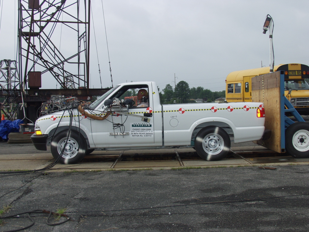 2003 CHEVROLET S-10 crash image 10