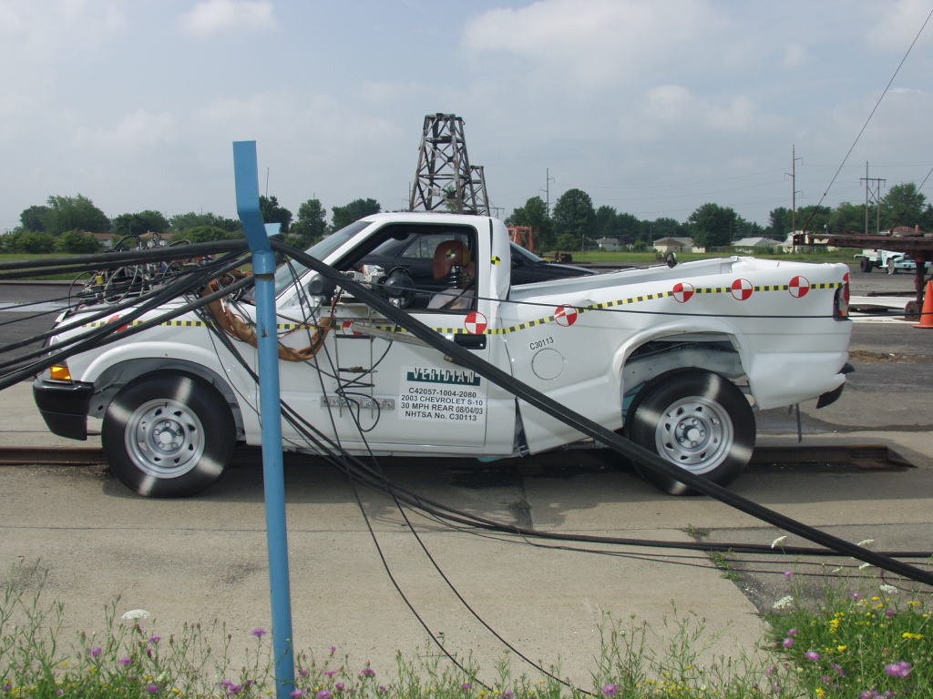 2003 CHEVROLET S-10 crash image 11