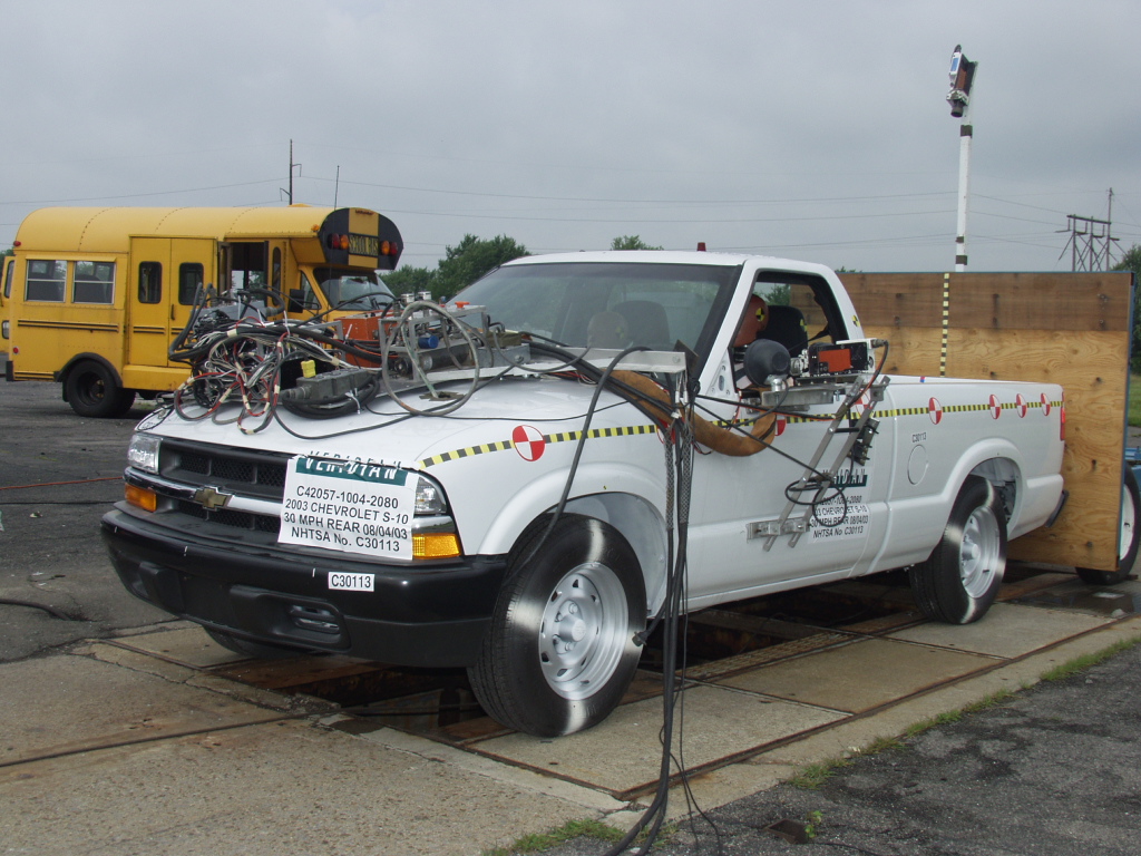 2003 CHEVROLET S-10 crash image 12