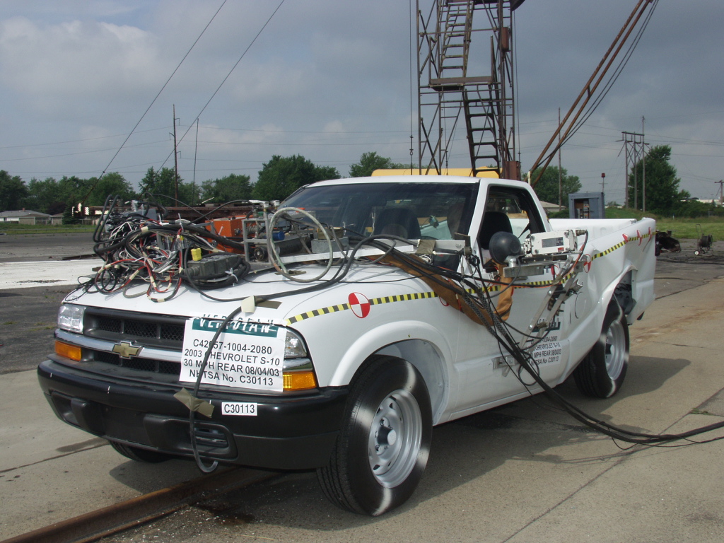2003 CHEVROLET S-10 crash image 13