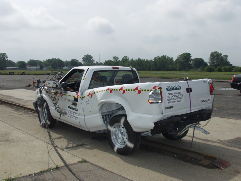 2003 CHEVROLET S-10 crash image 15