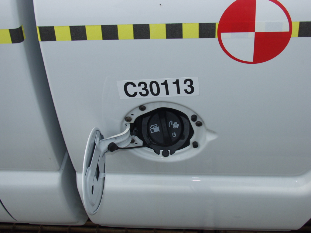 2003 CHEVROLET S-10 crash image 3
