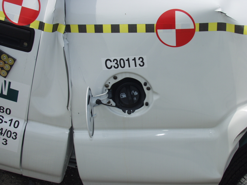 2003 CHEVROLET S-10 crash image 4