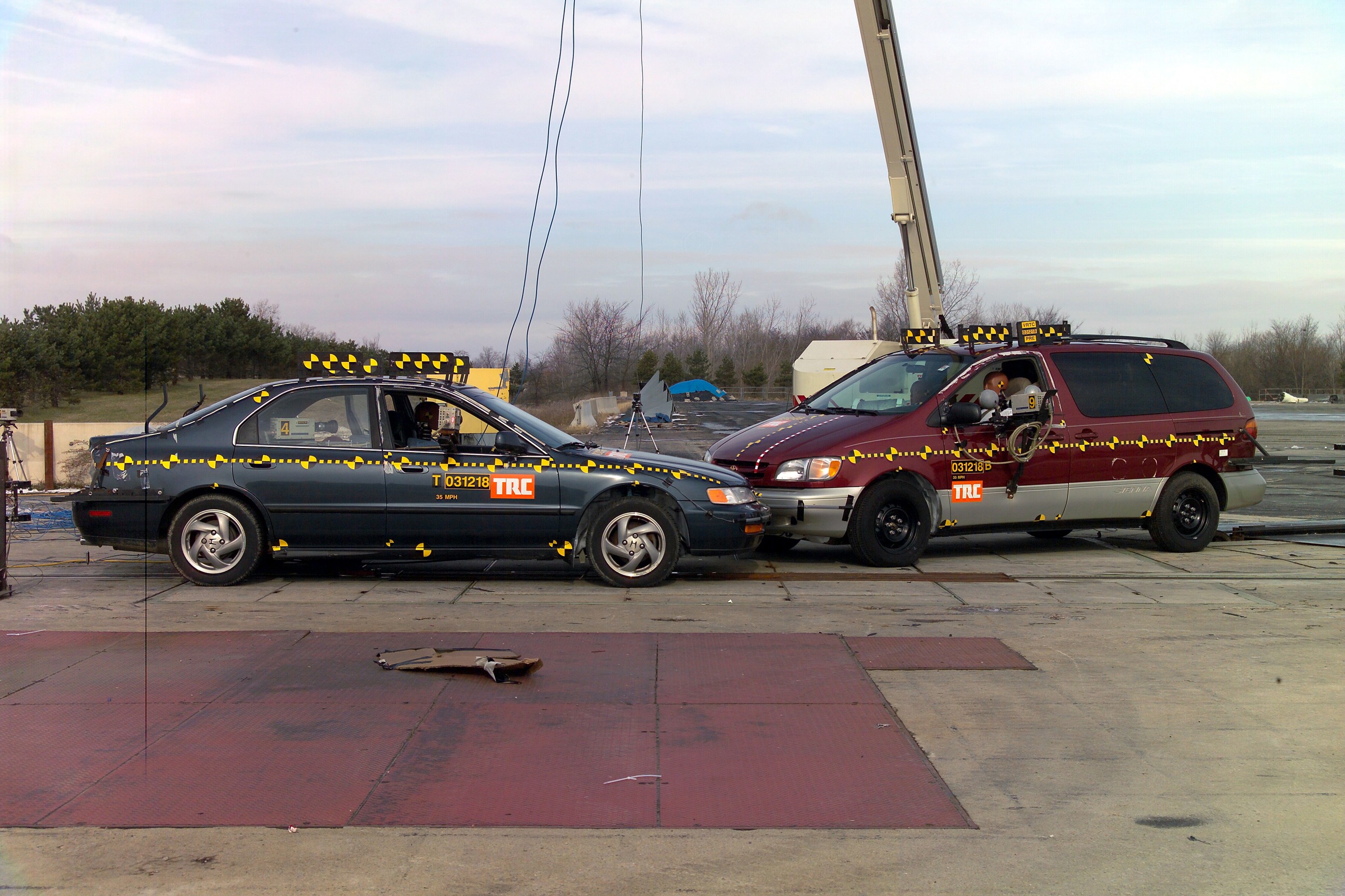 1998 TOYOTA SIENNA crash image