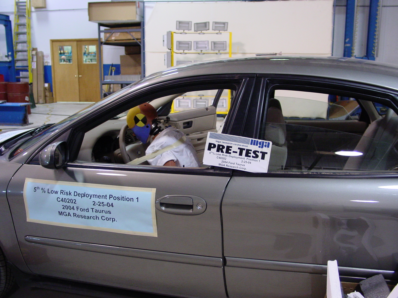 2004 FORD TAURUS crash image