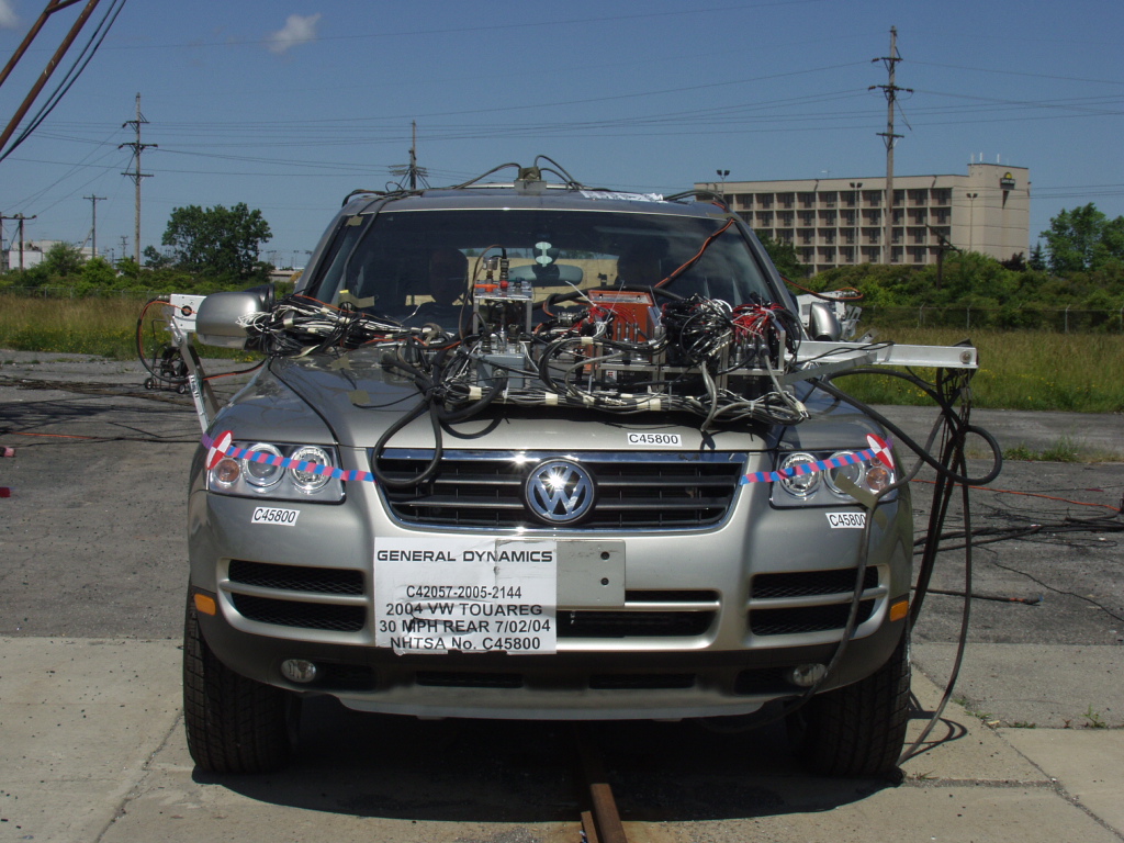 2004 VOLKSWAGEN TOUAREG crash image