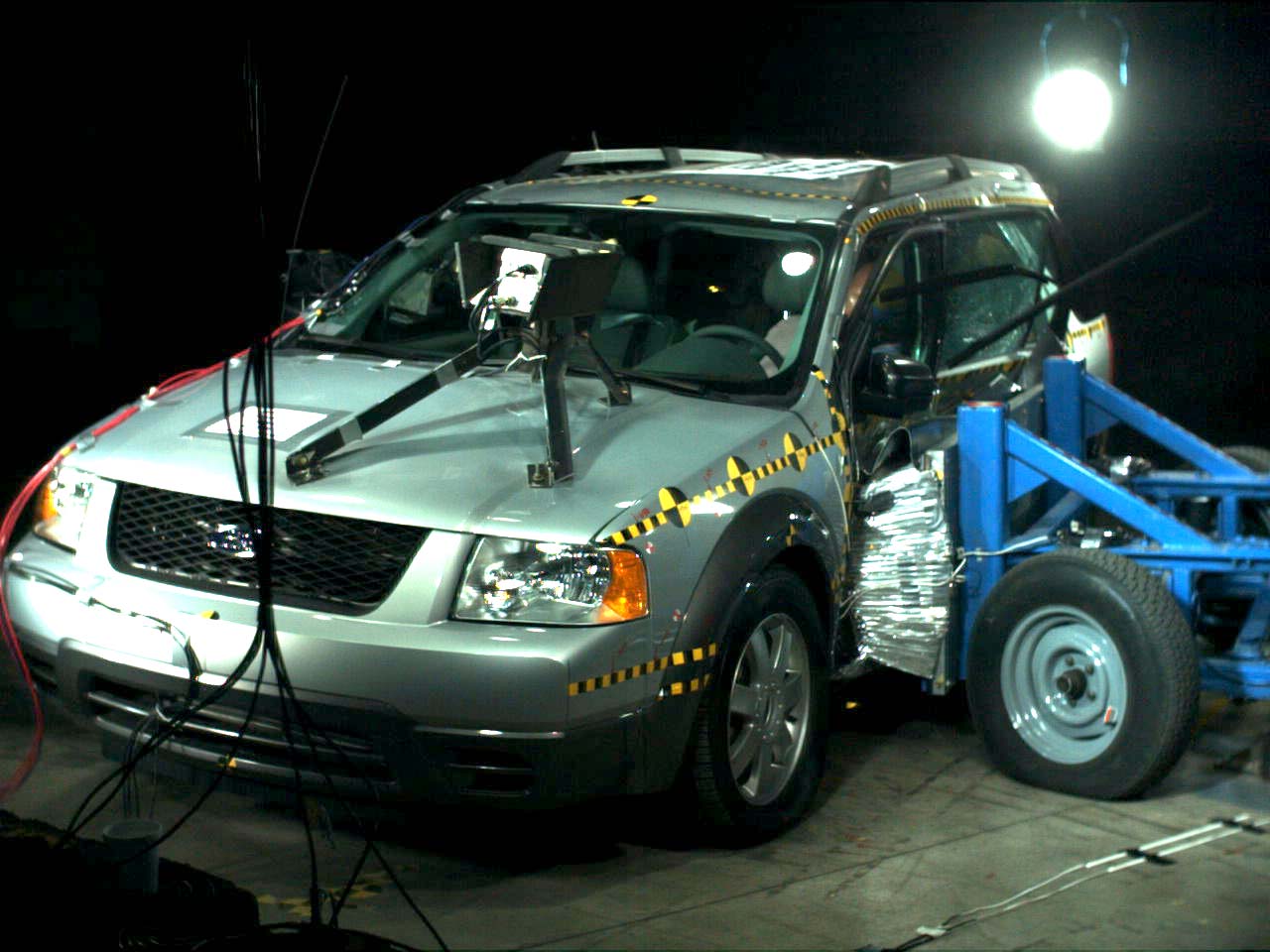 2005 FORD FREESTYLE crash image