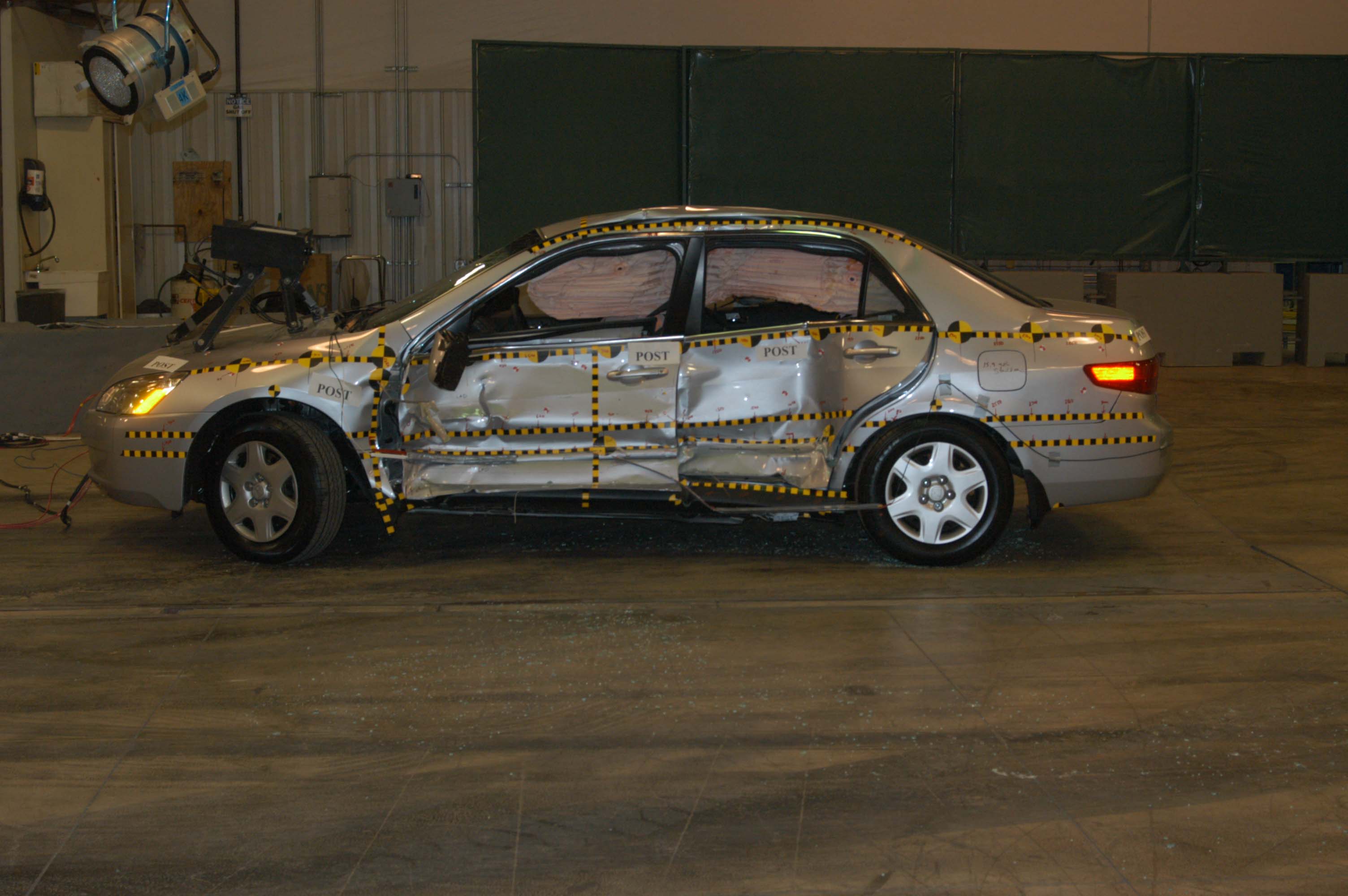 2005 HONDA ACCORD crash image 20