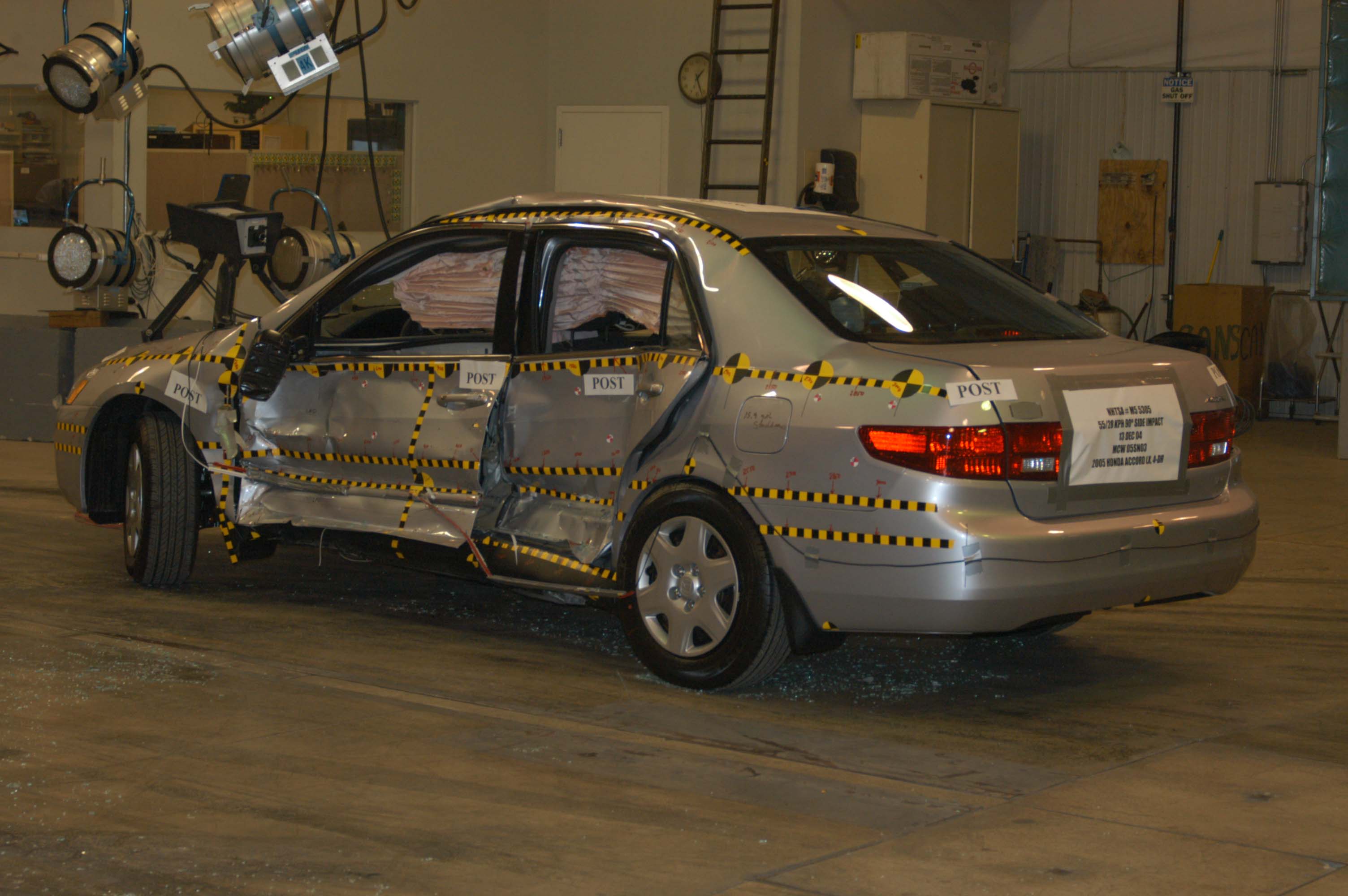 2005 HONDA ACCORD crash image 23
