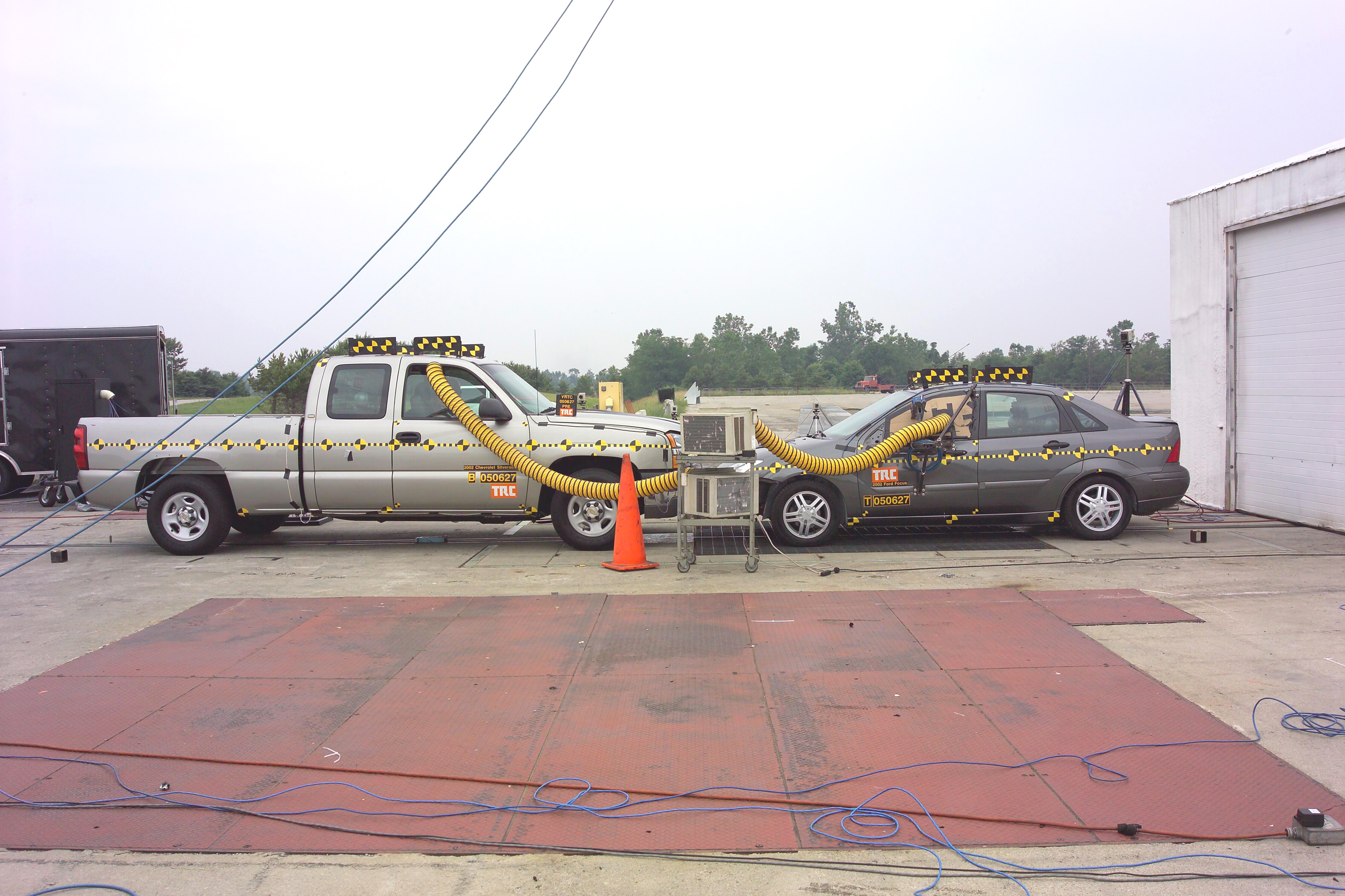 2003 CHEVROLET SILVERADO crash image 1