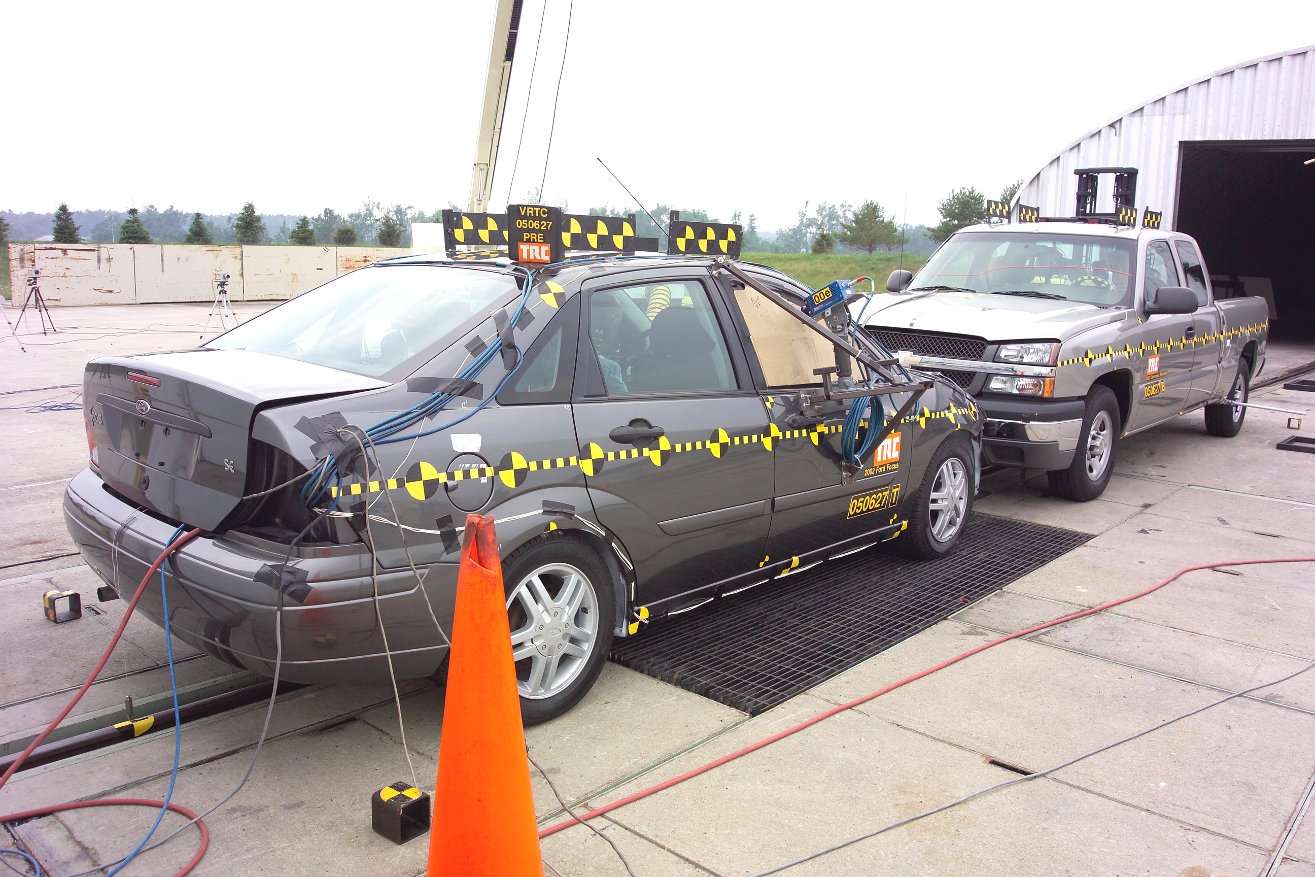 2003 CHEVROLET SILVERADO crash image 3