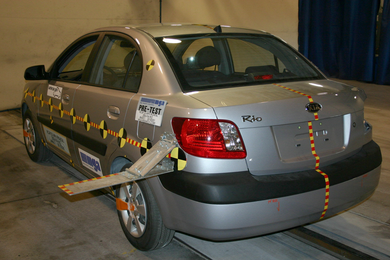 2006 KIA RIO crash image 14