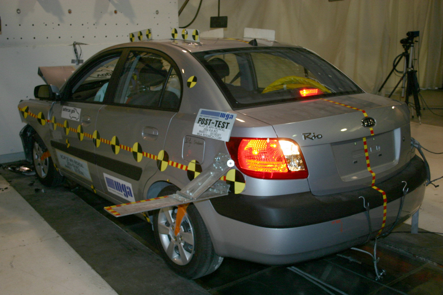 2006 KIA RIO crash image 15