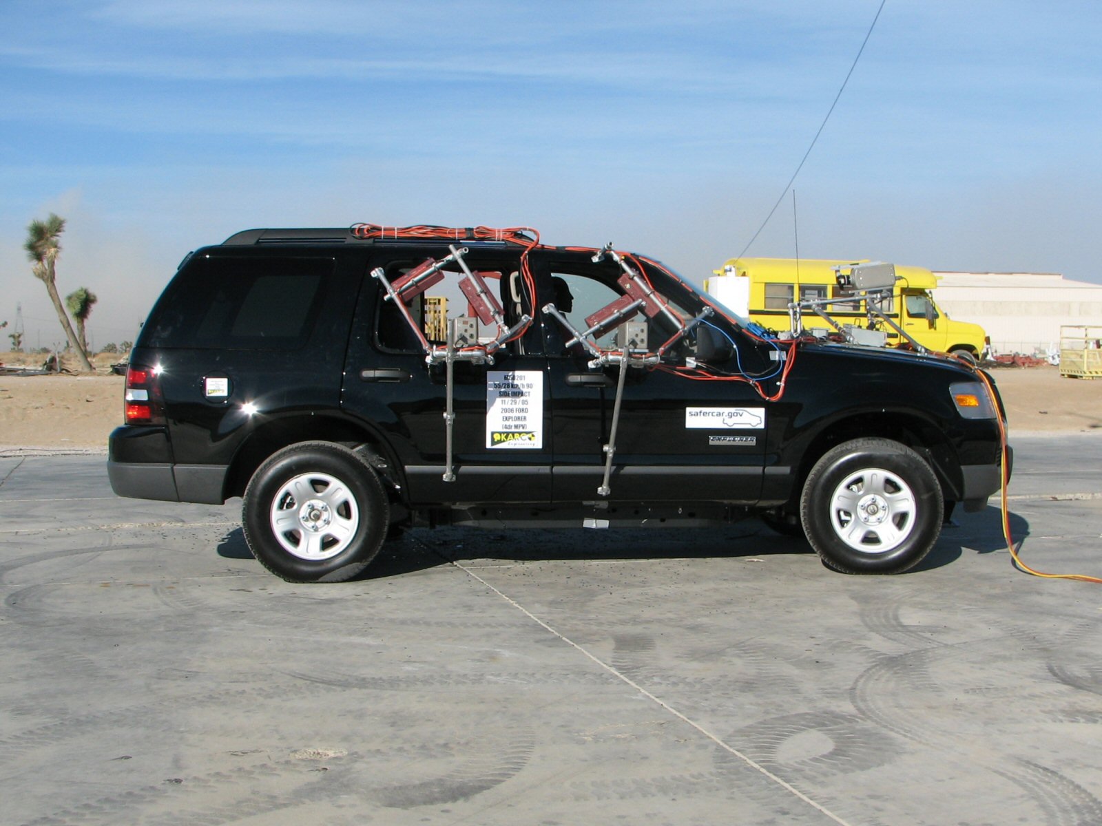 2006 FORD EXPLORER crash image 18