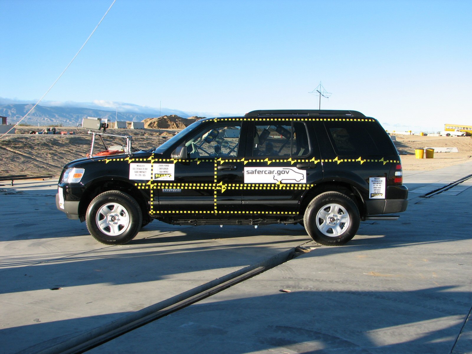 2006 FORD EXPLORER crash image 9