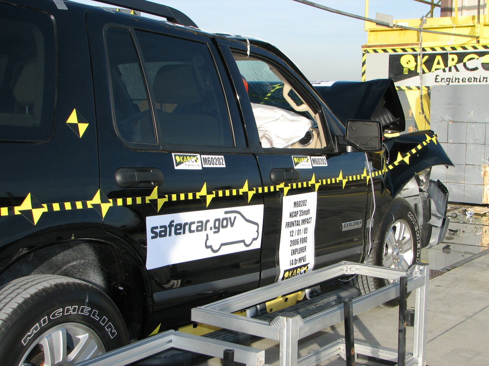 2006 FORD EXPLORER crash image 17