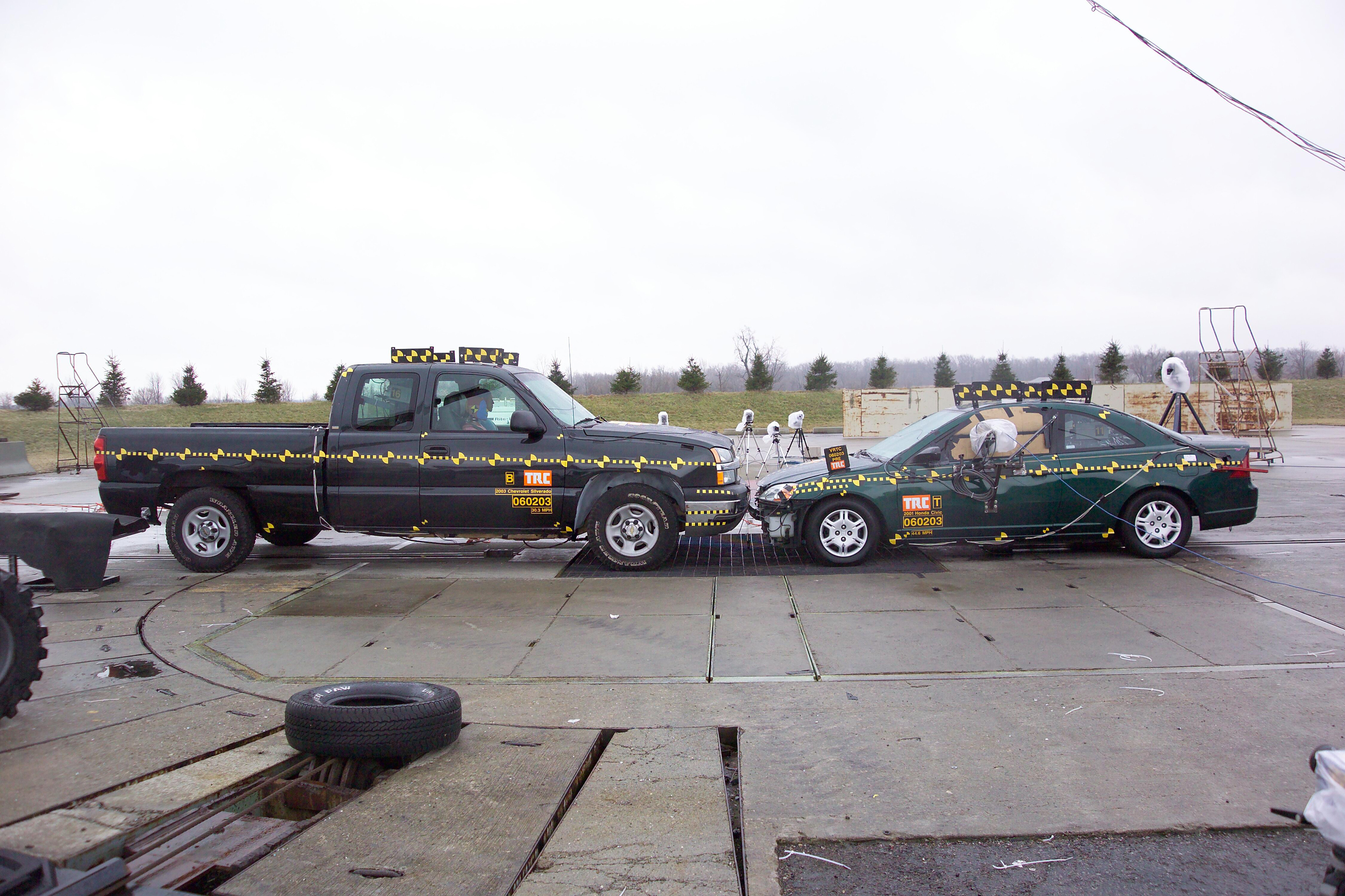 2003 CHEVROLET SILVERADO crash image