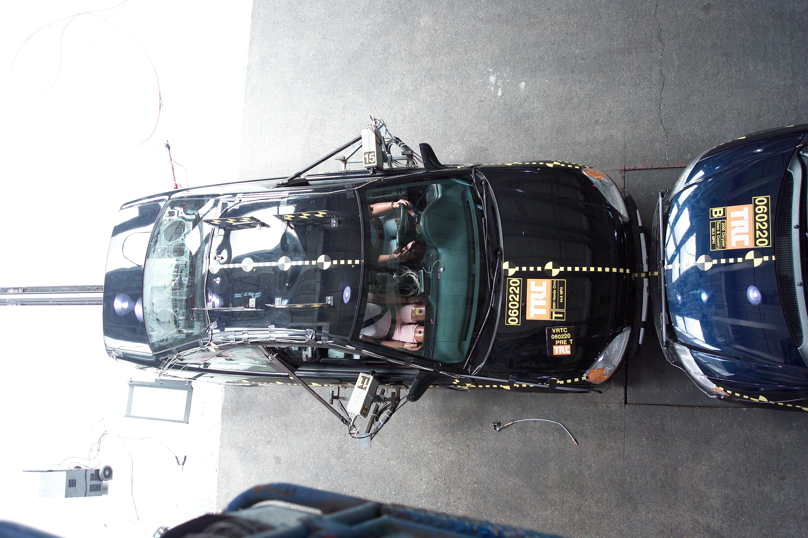 2005 CHRYSLER TOWN AND COUNTRY crash image 10