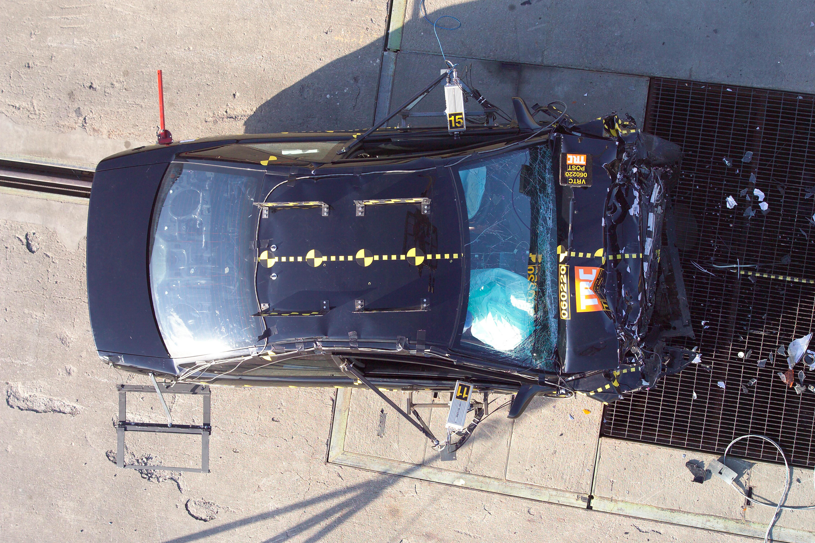 2005 CHRYSLER TOWN AND COUNTRY crash image 11