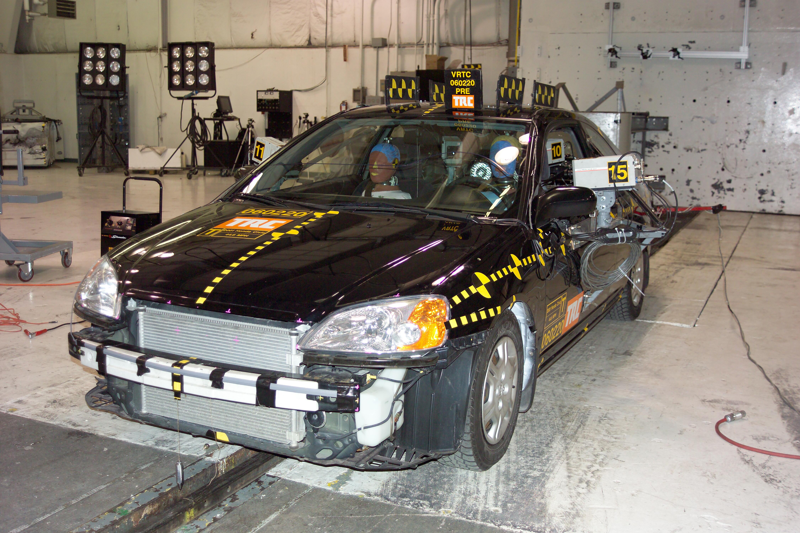 2005 CHRYSLER TOWN AND COUNTRY crash image 16