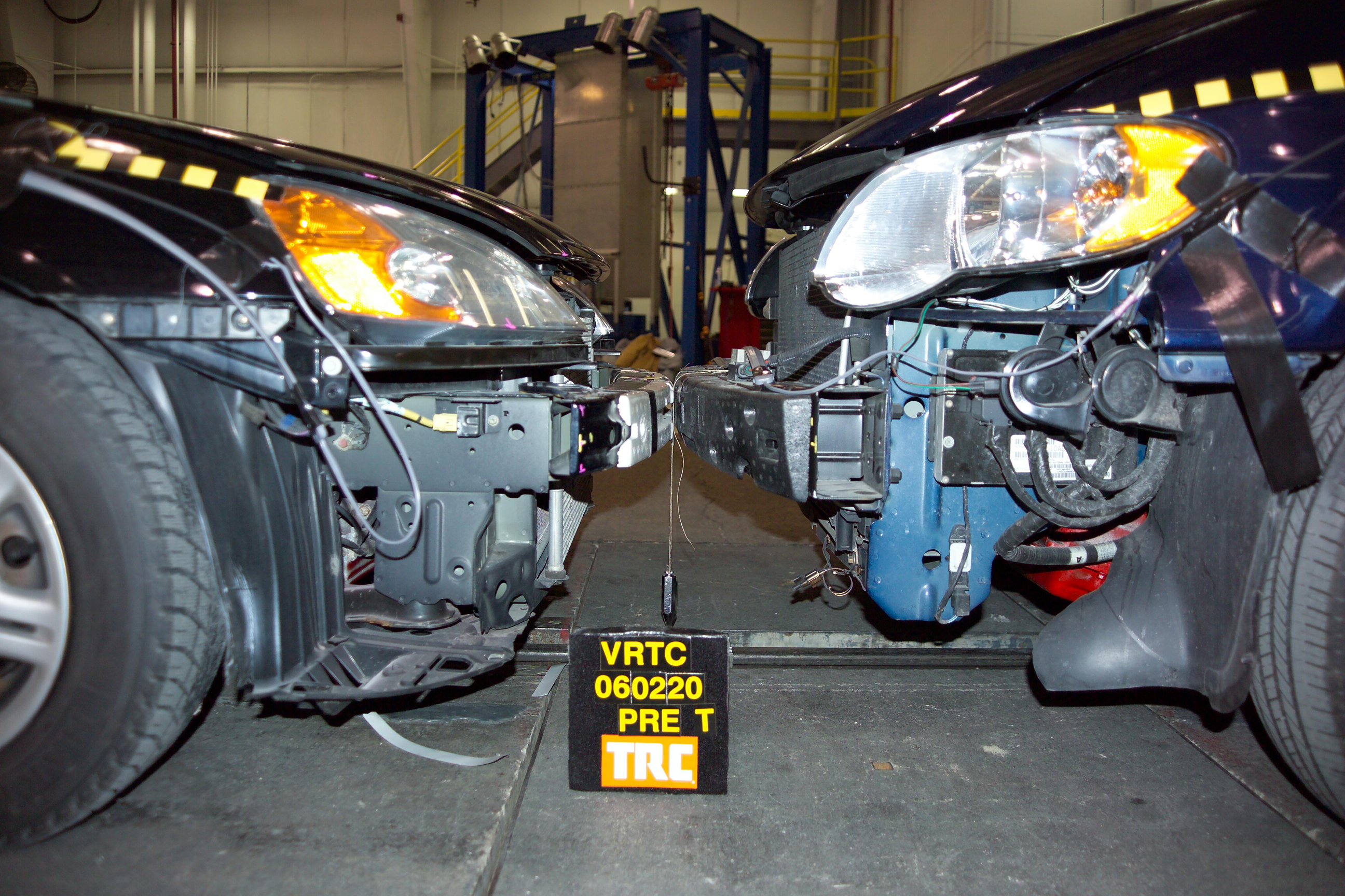 2005 CHRYSLER TOWN AND COUNTRY crash image 5