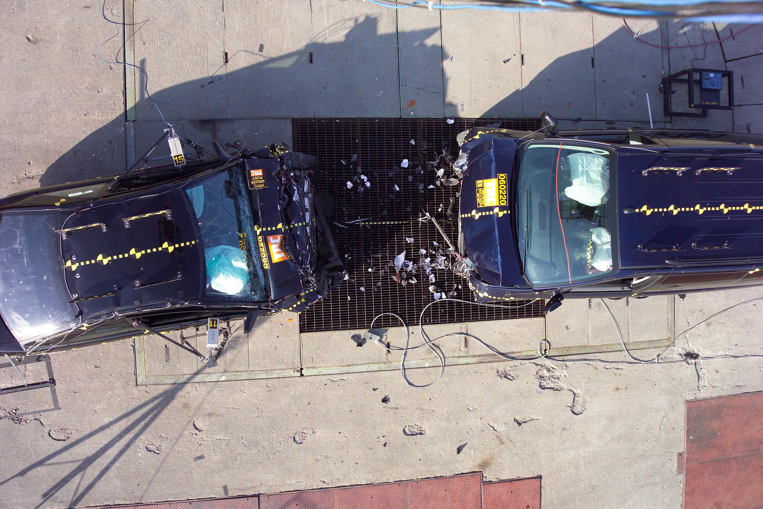 2005 CHRYSLER TOWN AND COUNTRY crash image 7