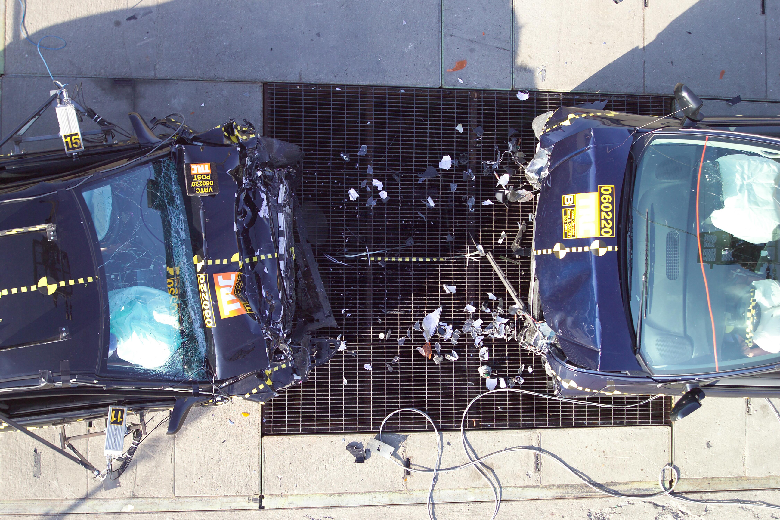 2005 CHRYSLER TOWN AND COUNTRY crash image 9