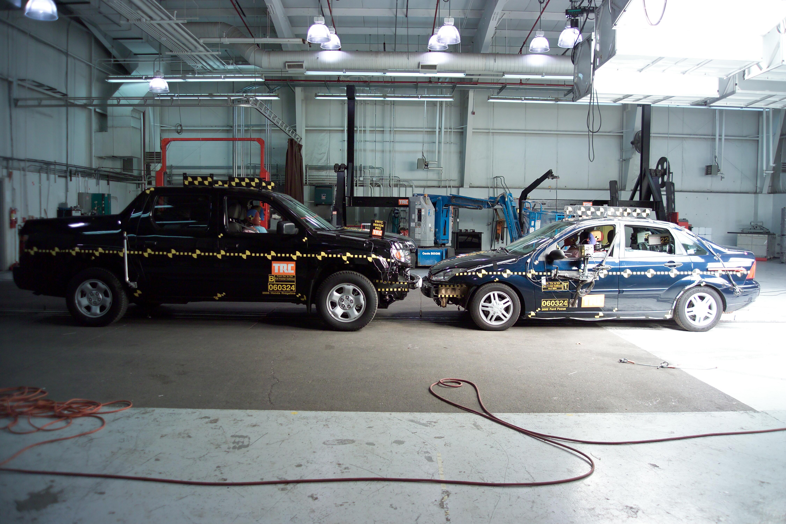 2006 HONDA RIDGELINE crash image