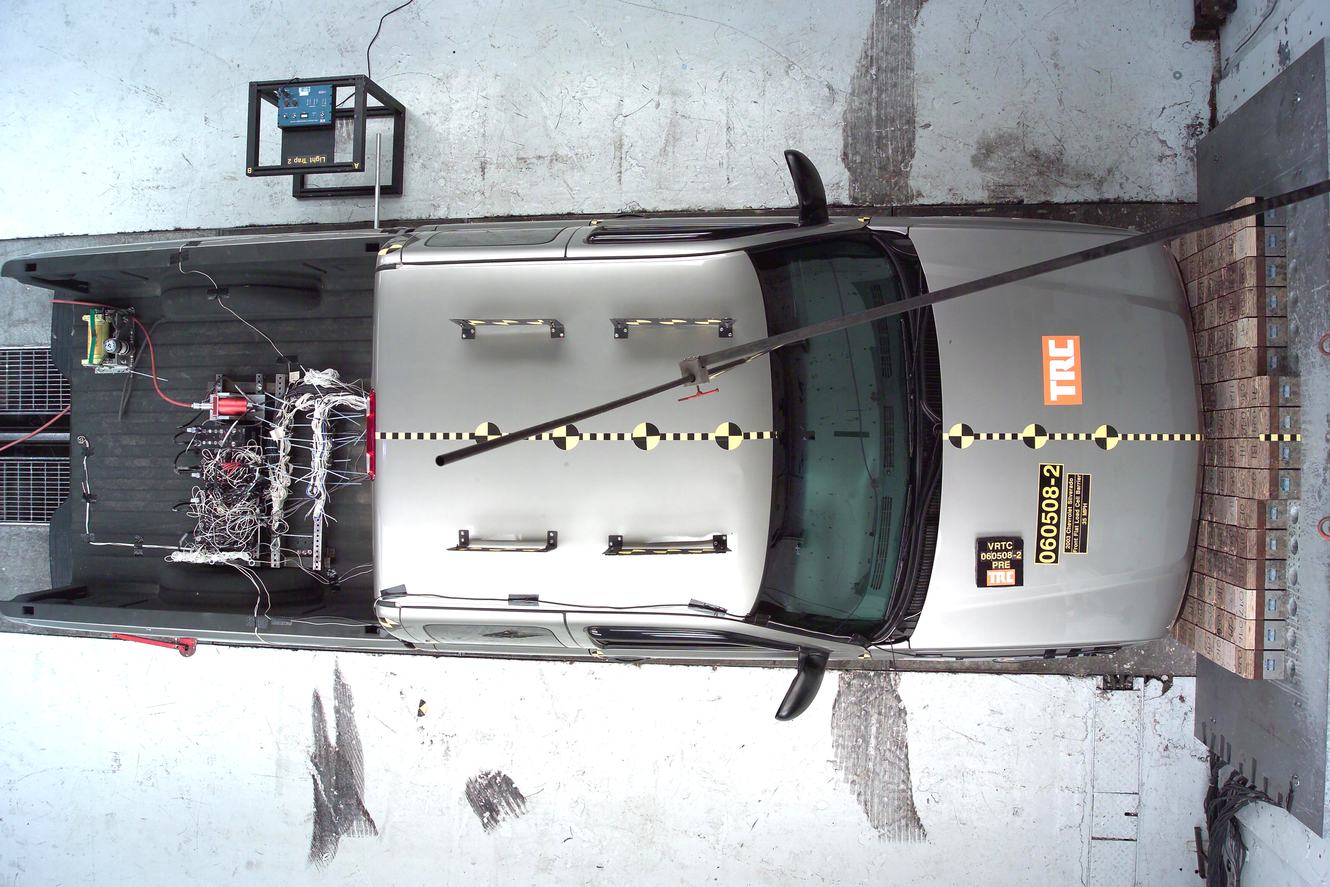 2003 CHEVROLET SILVERADO crash image