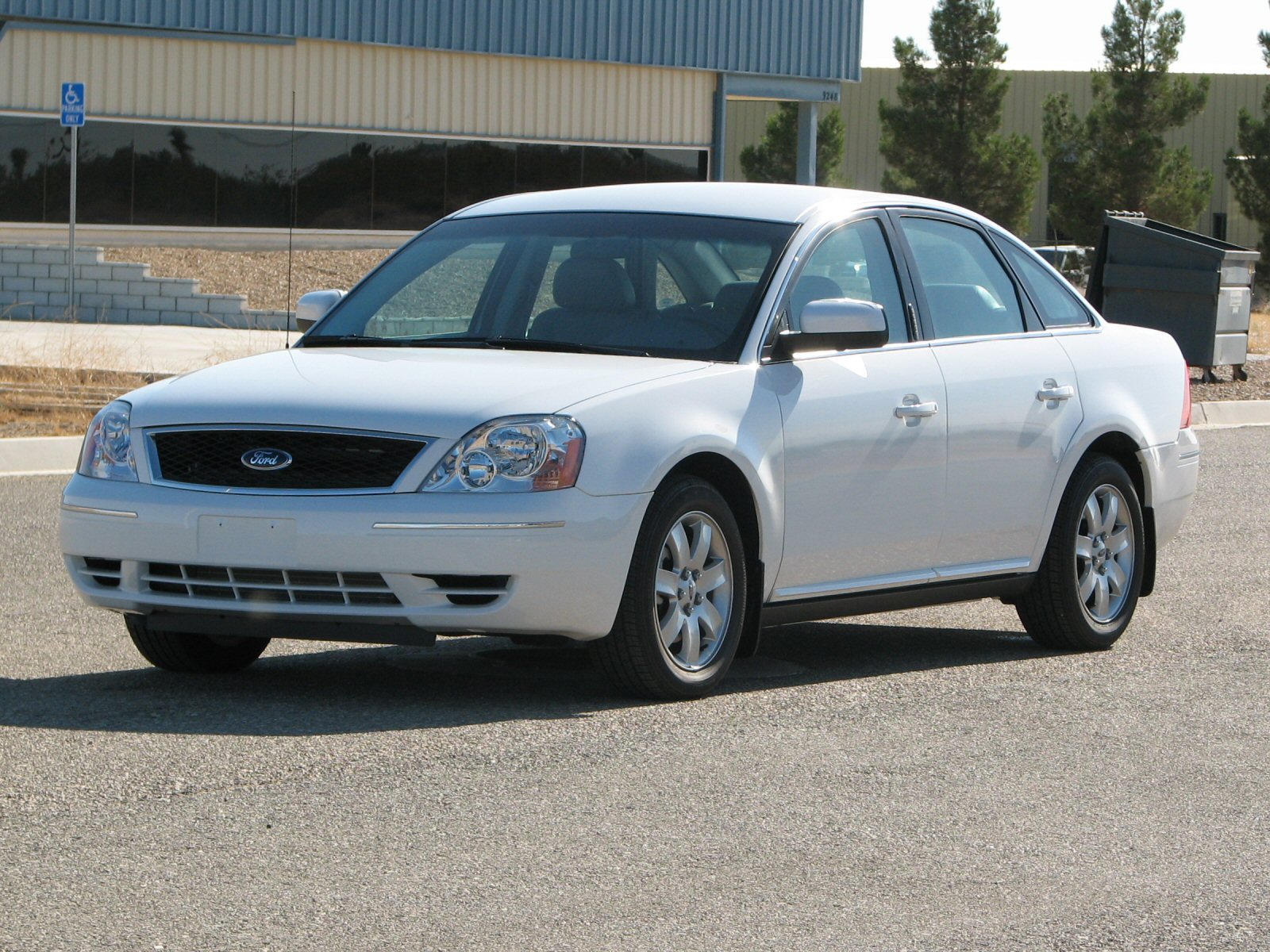 2006 FORD FIVE HUNDRED crash-test photo