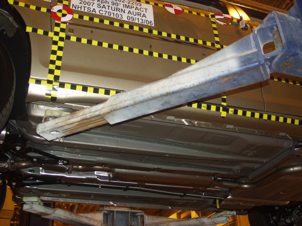 2007 SATURN AURA crash image 12