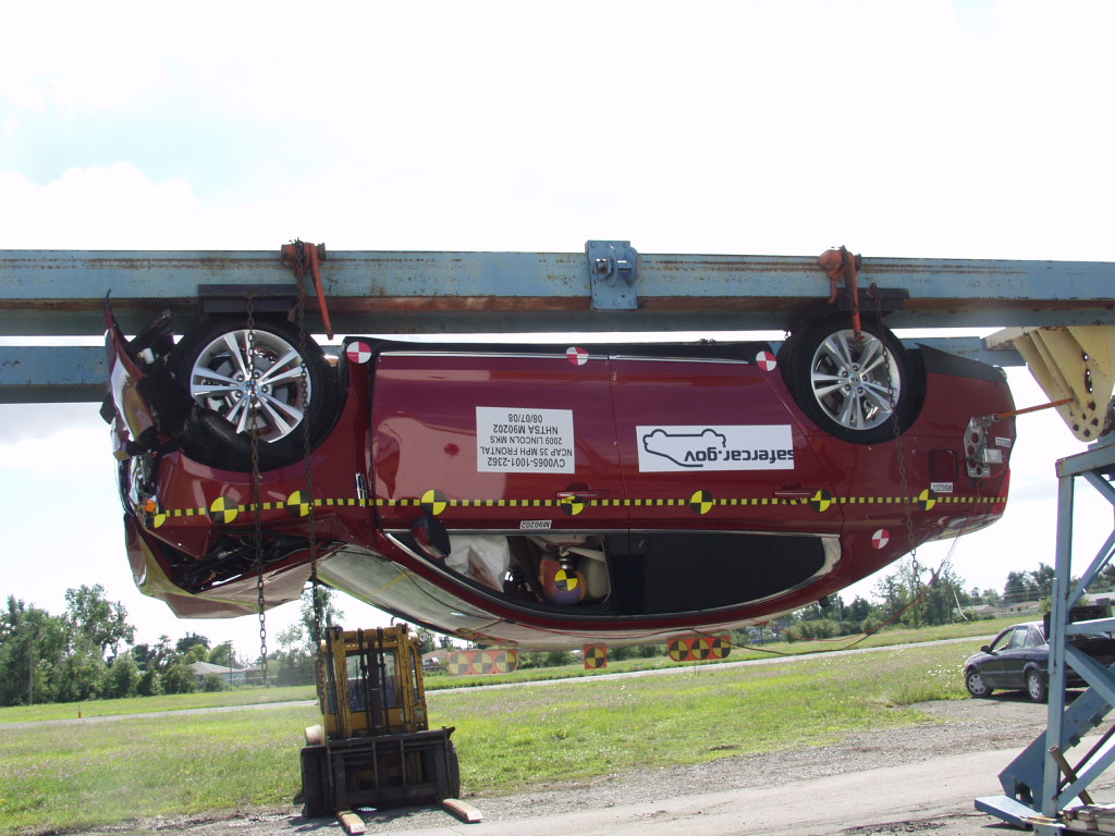 2009 LINCOLN MKS crash-test photo