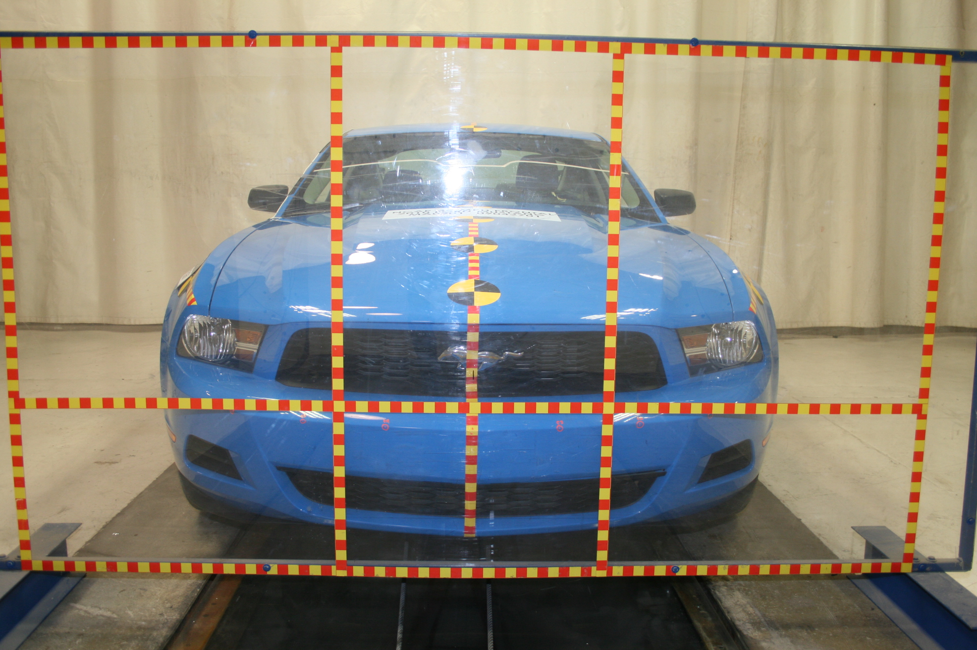 2010 FORD MUSTANG crash-test photo