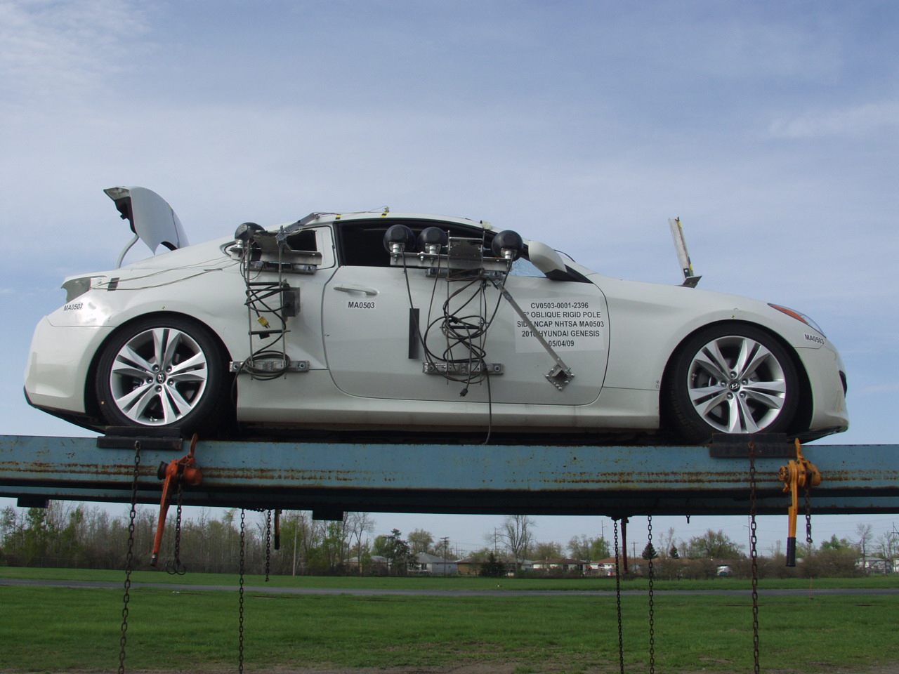 2010 HYUNDAI GENESIS crash image