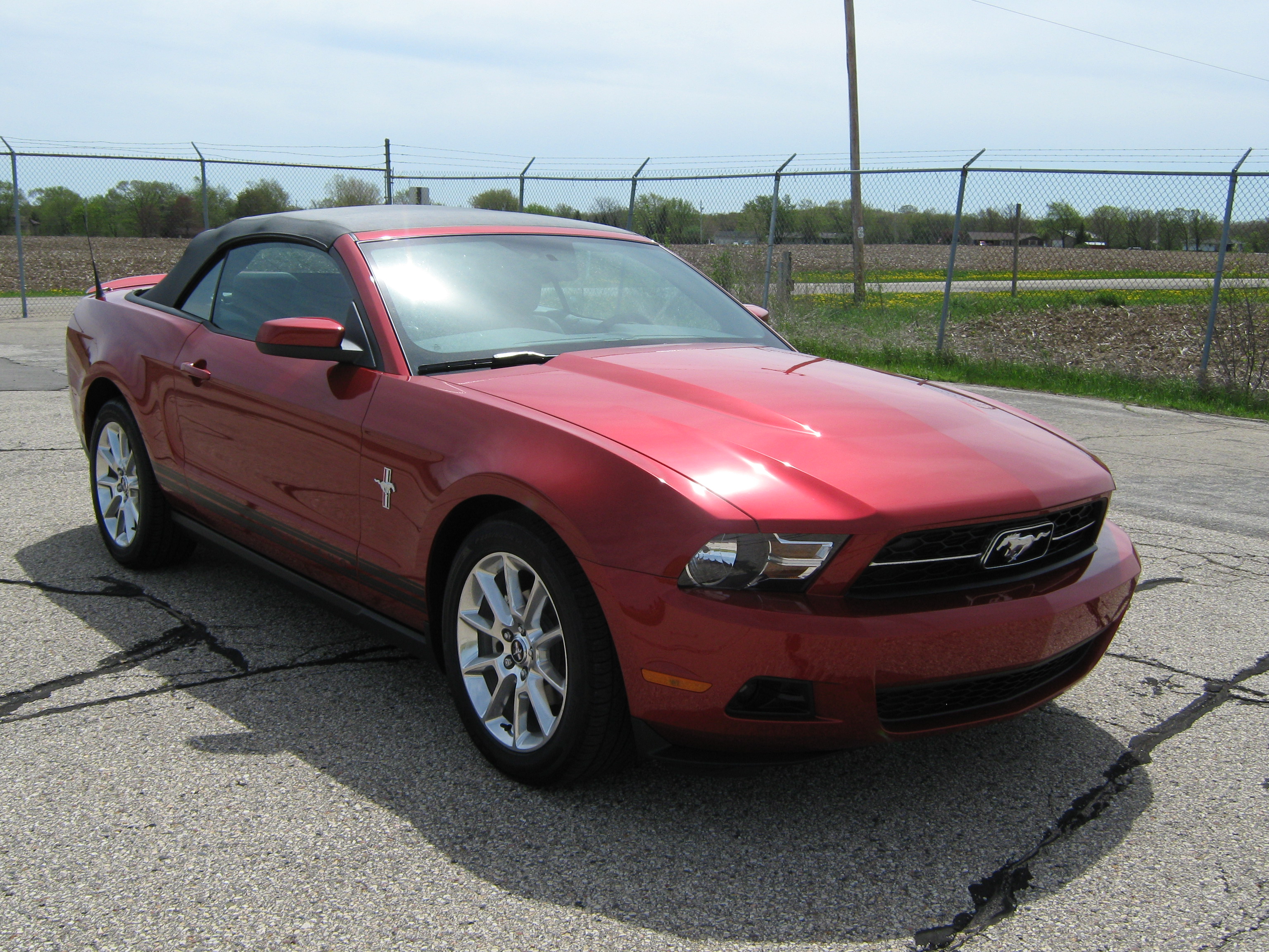 2010 FORD MUSTANG crash image