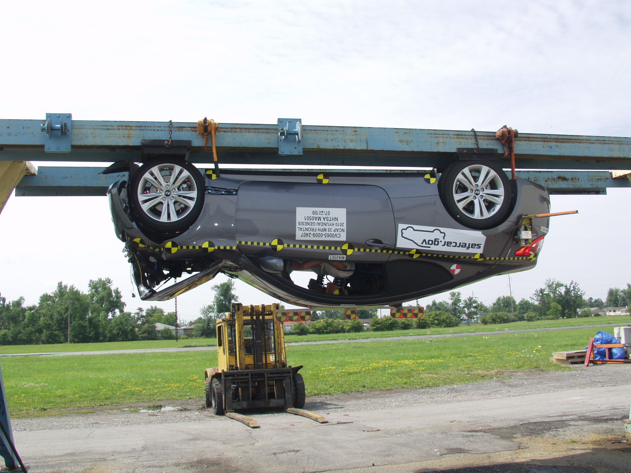 2010 HYUNDAI GENESIS crash image