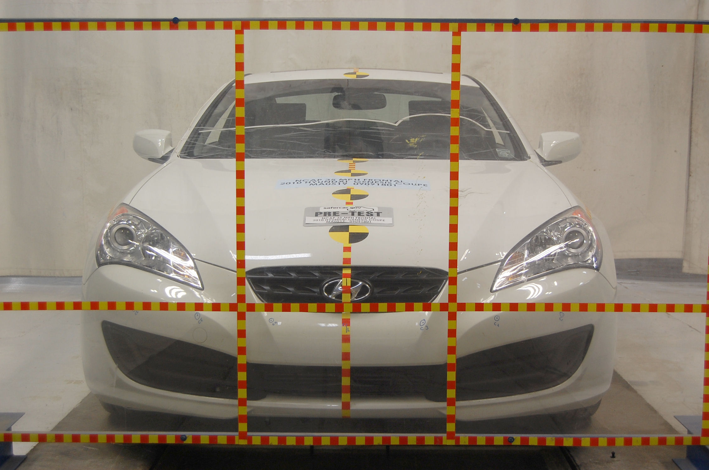 2010 HYUNDAI GENESIS crash image