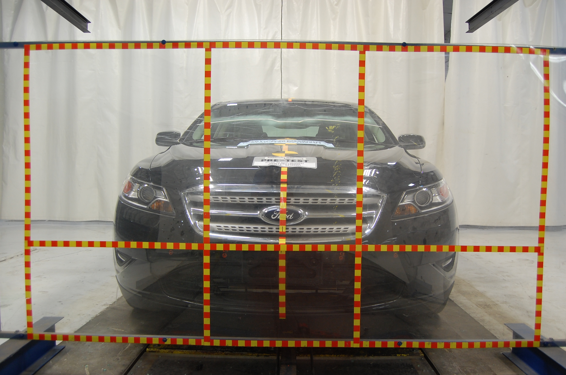 2010 FORD TAURUS crash-test photo
