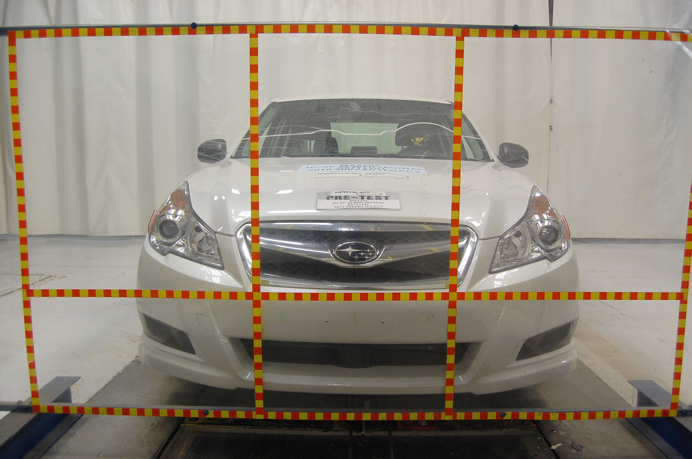 2010 SUBARU LEGACY crash-test photo