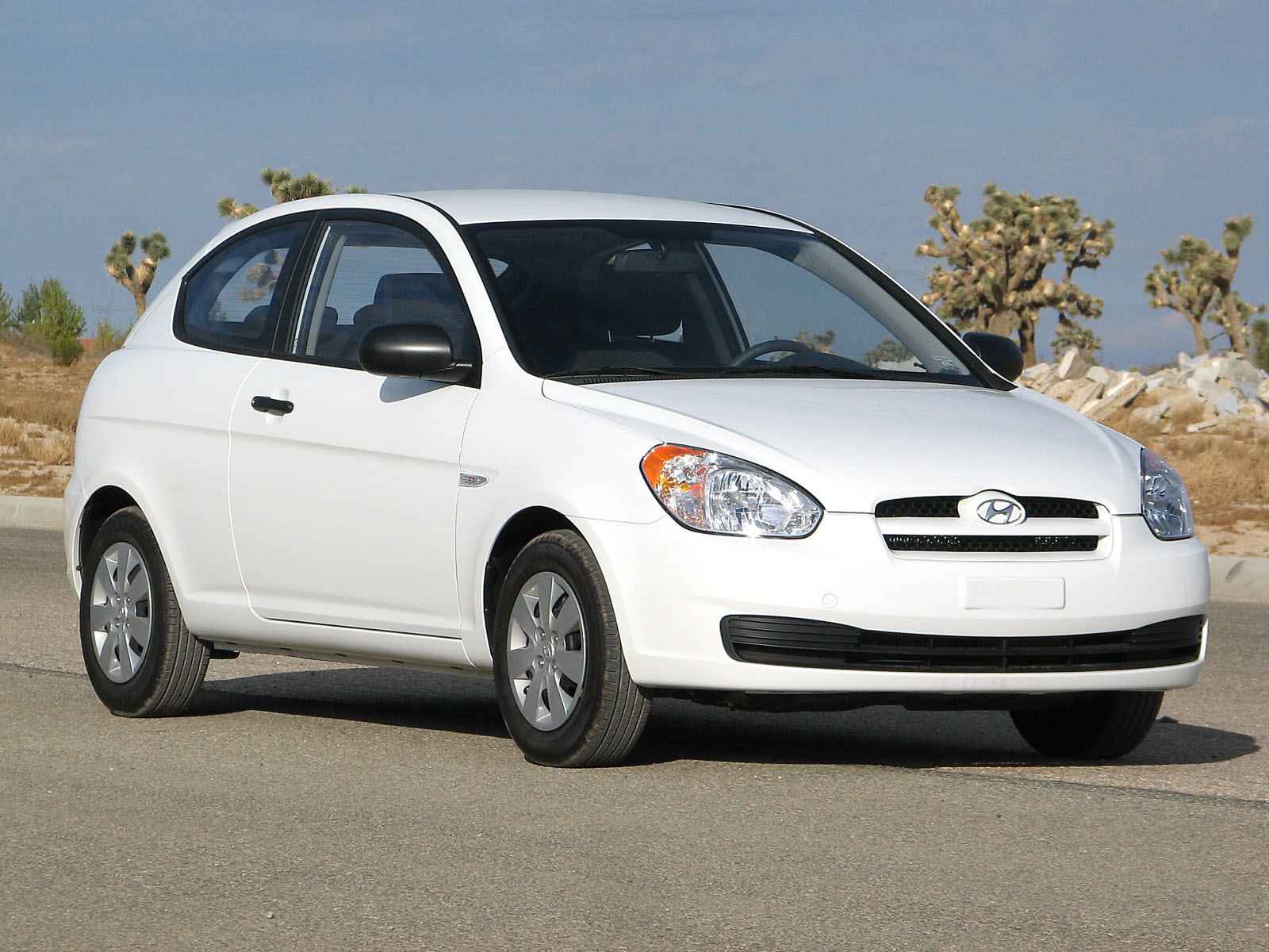 2010 HYUNDAI ACCENT crash-test photo