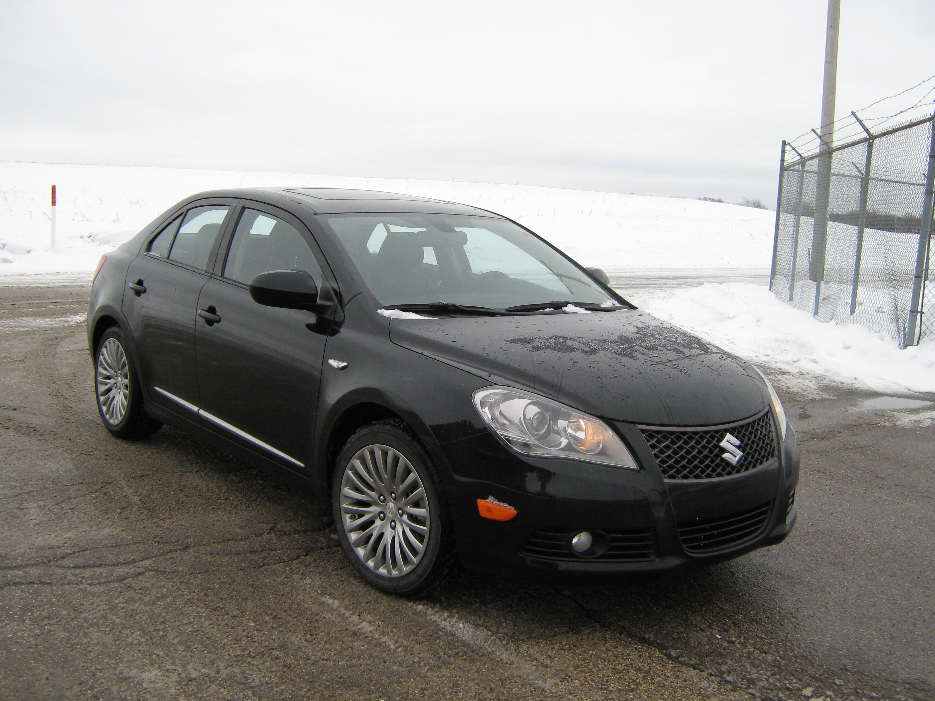 2010 SUZUKI KIZASHI crash-test photo