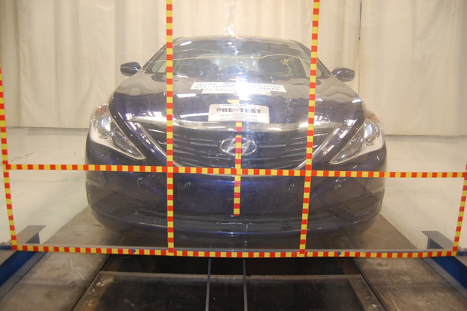 2011 HYUNDAI SONATA crash-test photo