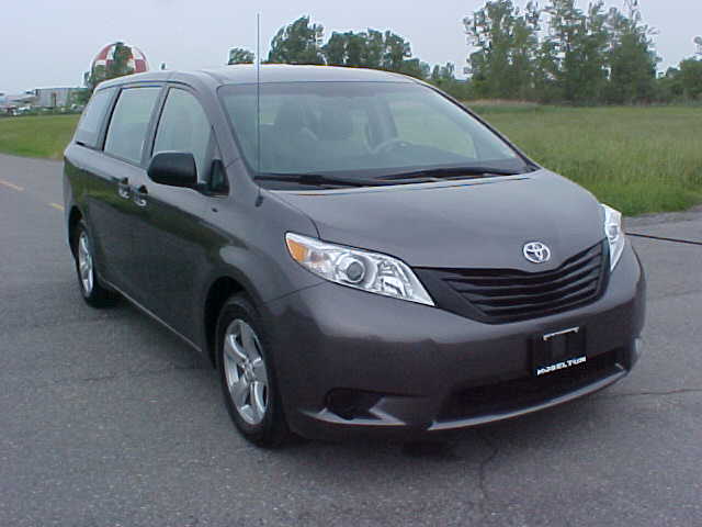 2011 TOYOTA SIENNA crash image