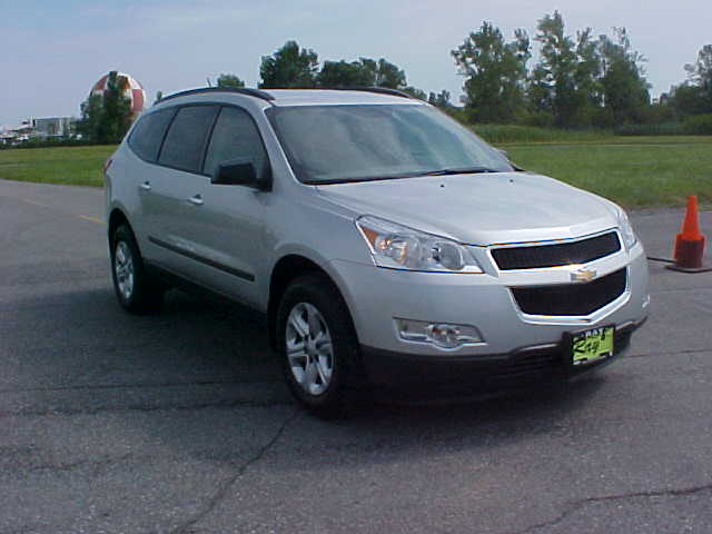 2011 CHEVROLET TRAVERSE crash image