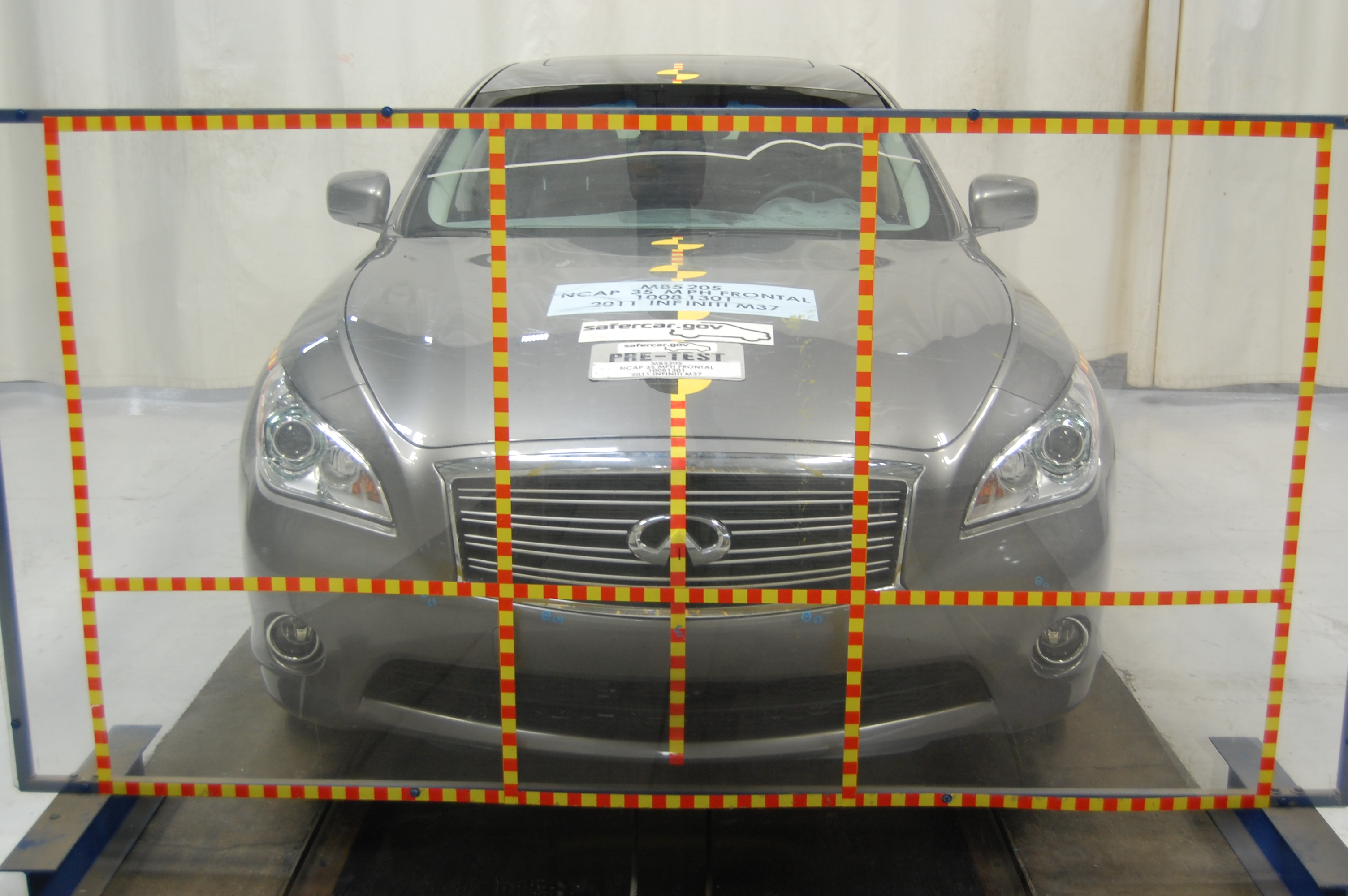 2011 INFINITI M37 crash image