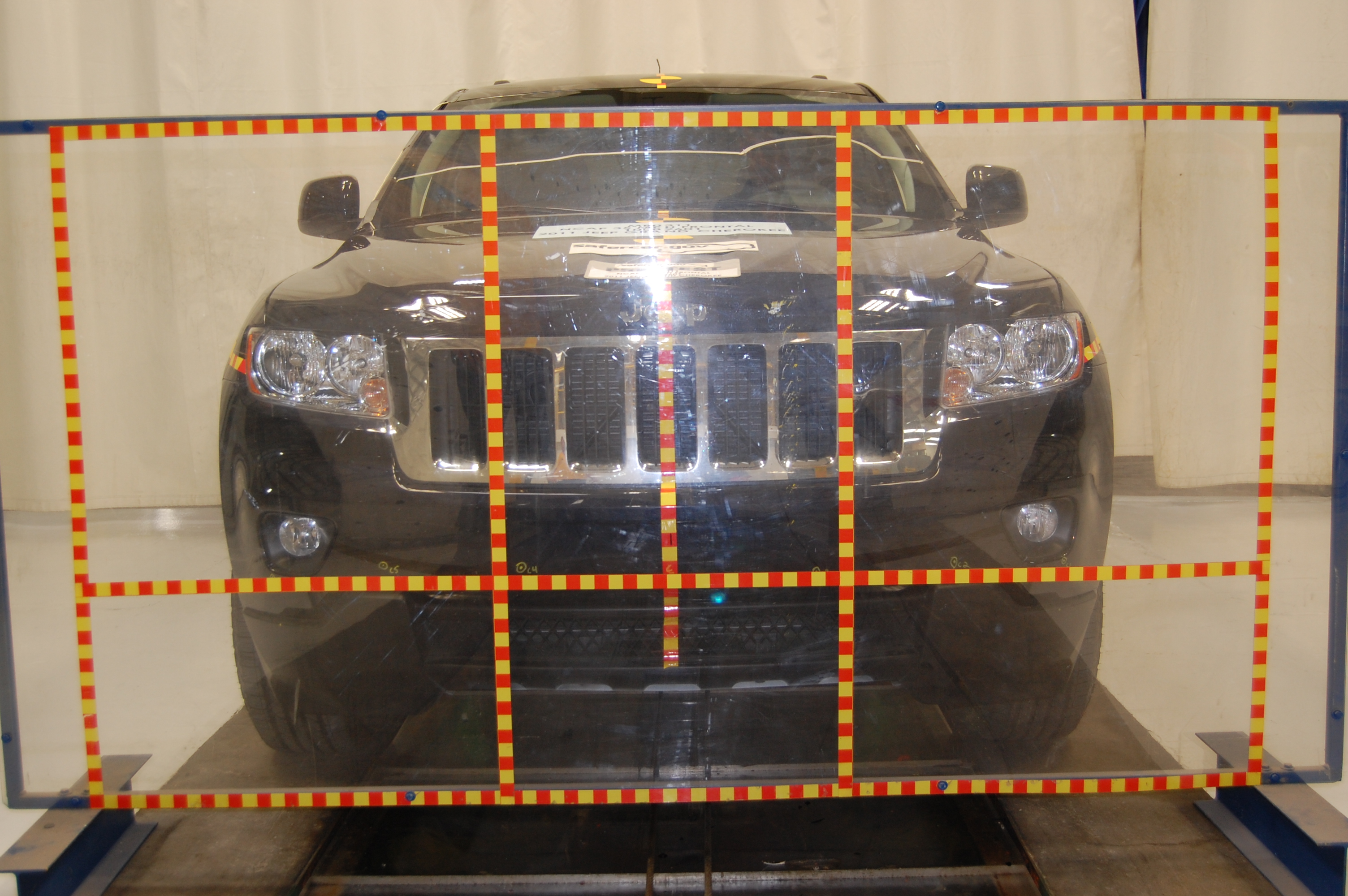 2011 JEEP GRAND CHEROKEE crash-test photo