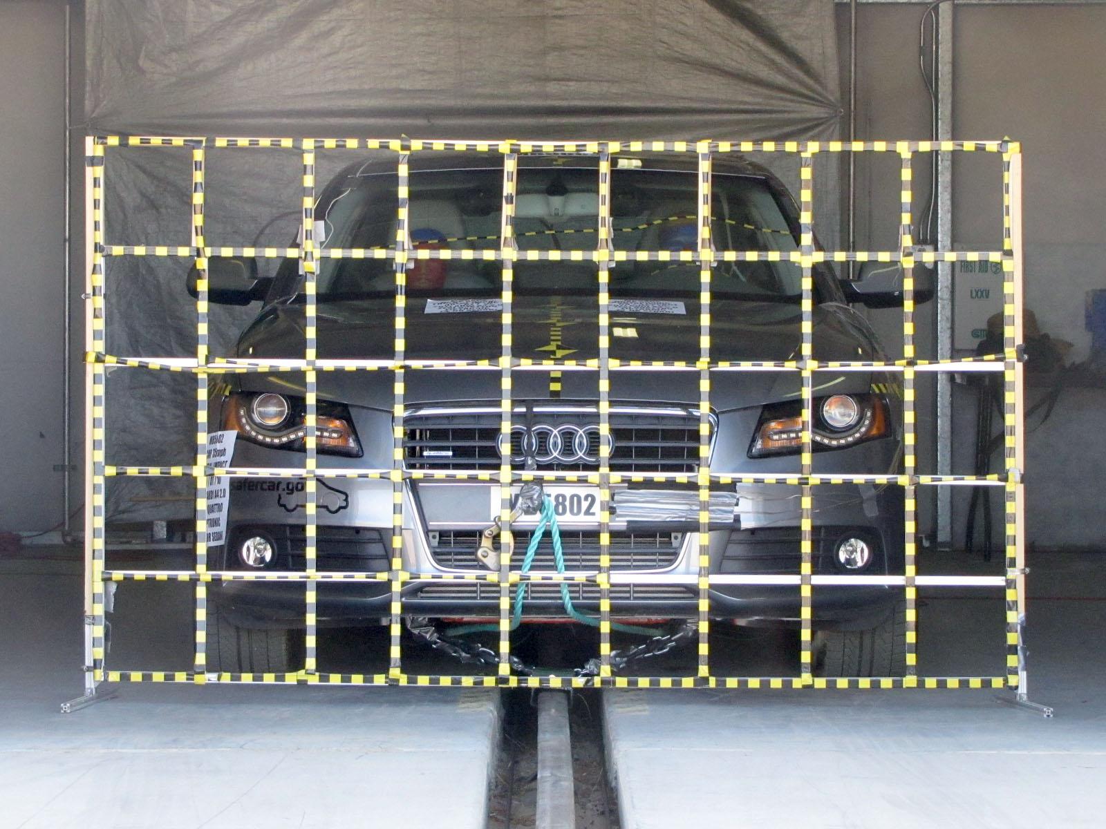 2011 AUDI A4 crash image